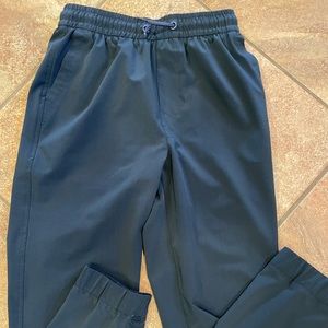 Vineyard Vines boys performance jogger Size M